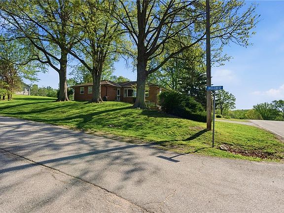 4th image of 700 Hillcrest Rd