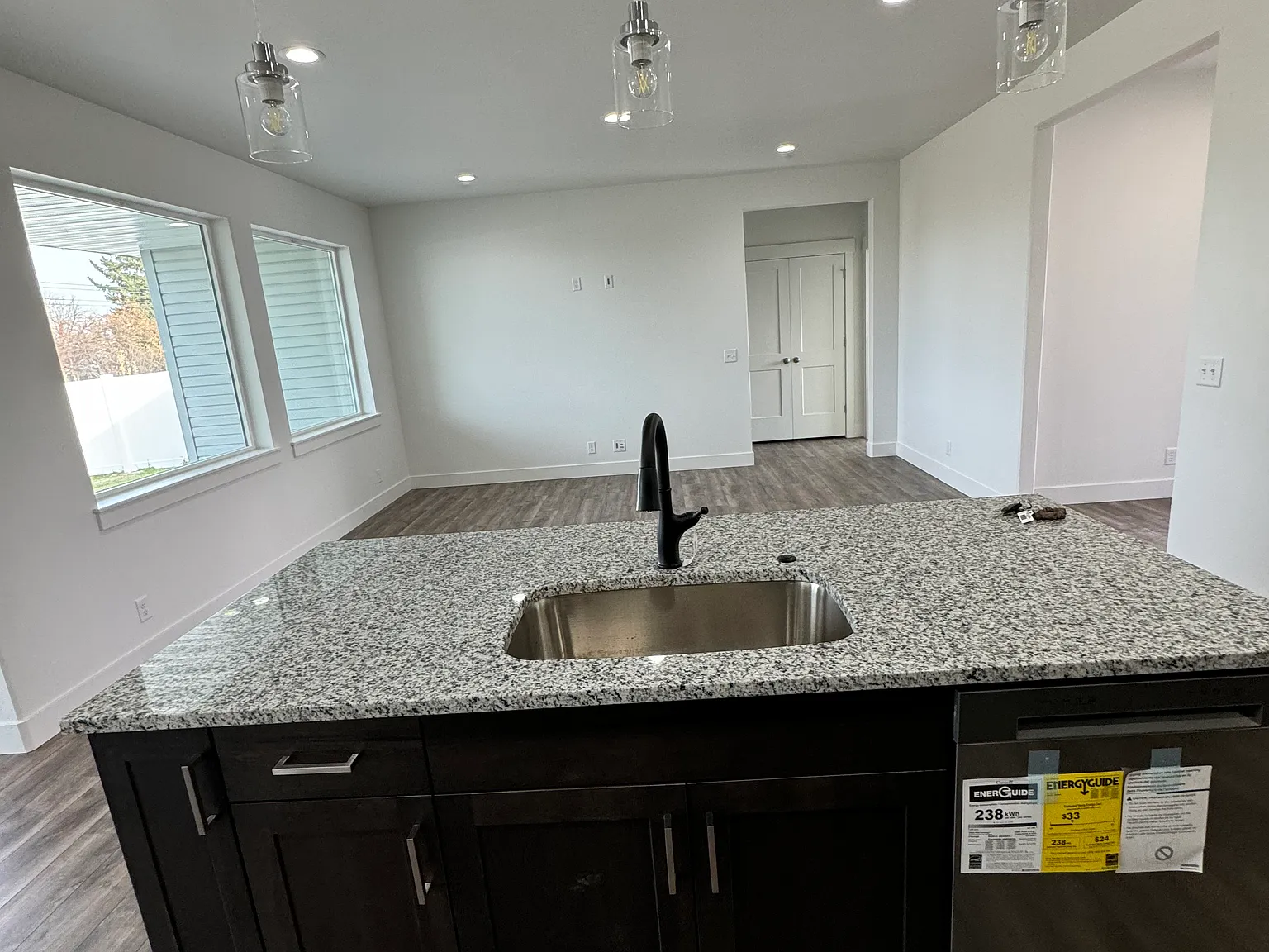 3 bed, 1500 sqft, $1,900 — Photo 2