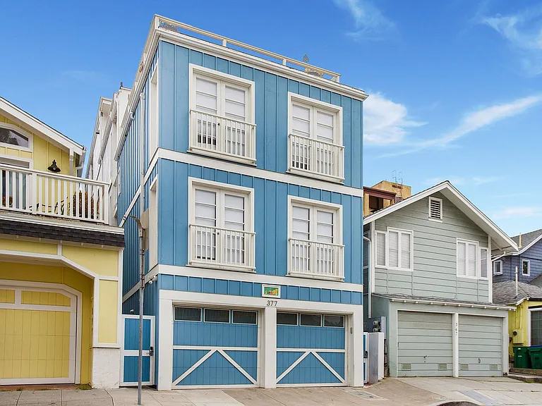 377 Mermaid St — Photo 1