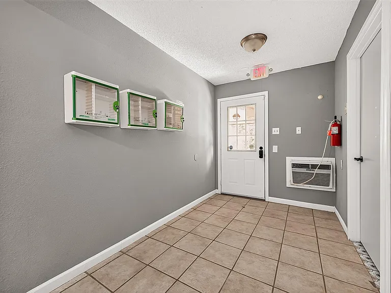 19002 Mirror Lake Dr — Photo 18