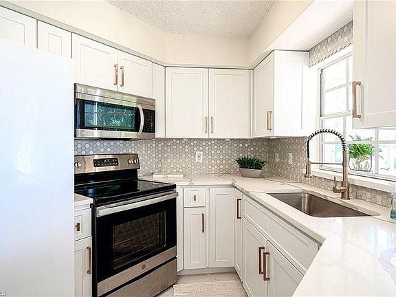 3rd image of 441 Quail Forest Blvd APT A110