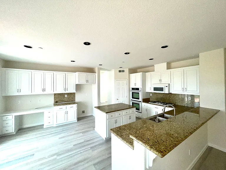 2629 Torrey Pines Dr — Photo 4
