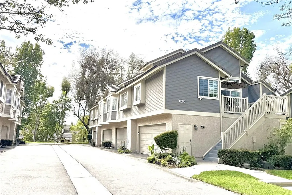 2 bed, 999 sqft, $3,200 — Photo 3