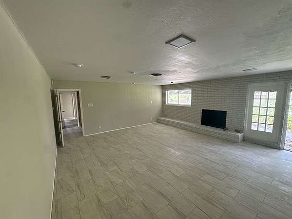 3rd image of 426 Pennington Dr