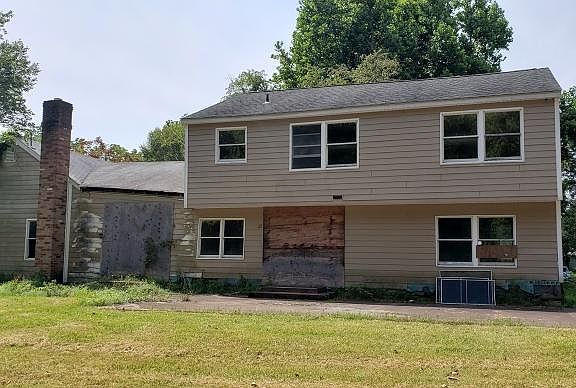 2nd image of 15 Willis Ave