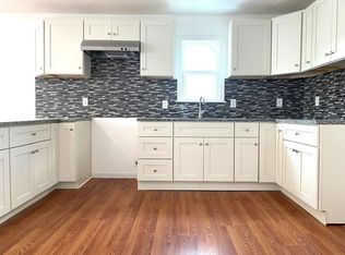 7 Blossom St APT 1, Worcester, MA 01609