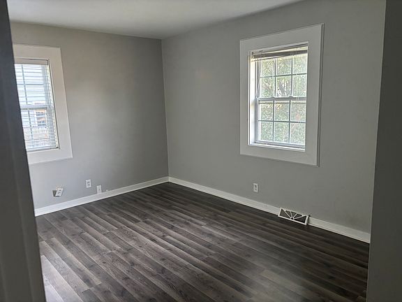 4th image of 1419 W 22nd St