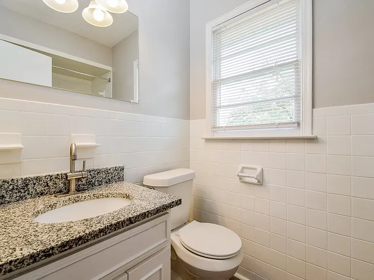 1553773_027_main_bathroom_13547627.jpg