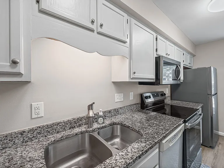 704 Heritage Pkwy — Photo 16