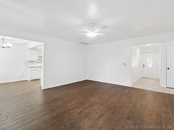 4th image of 967 Heritage Mansion