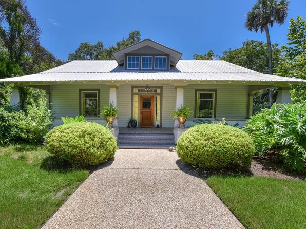 160 Avenue C, Apalachicola, FL 32320