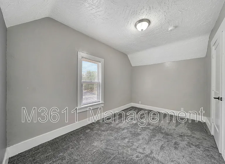 2503 S 8th St — Photo 14