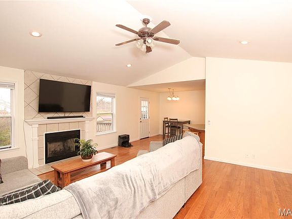 3rd image of 689 Antler Ct