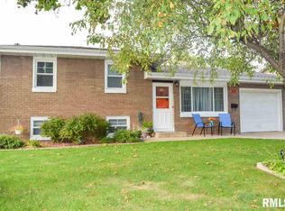 305 Herman St, Pekin, IL 61554