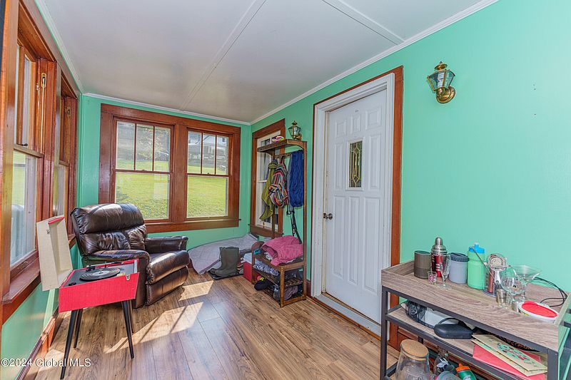 5th image of 53 Parsons Avenue