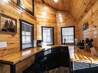 280 Pine Forest Park Rd, Campton, KY 41301