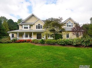 615 Motts Cove Rd N, Roslyn, NY 11576