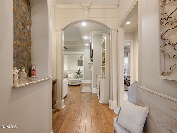 3rd image of 200 La Villa Cir