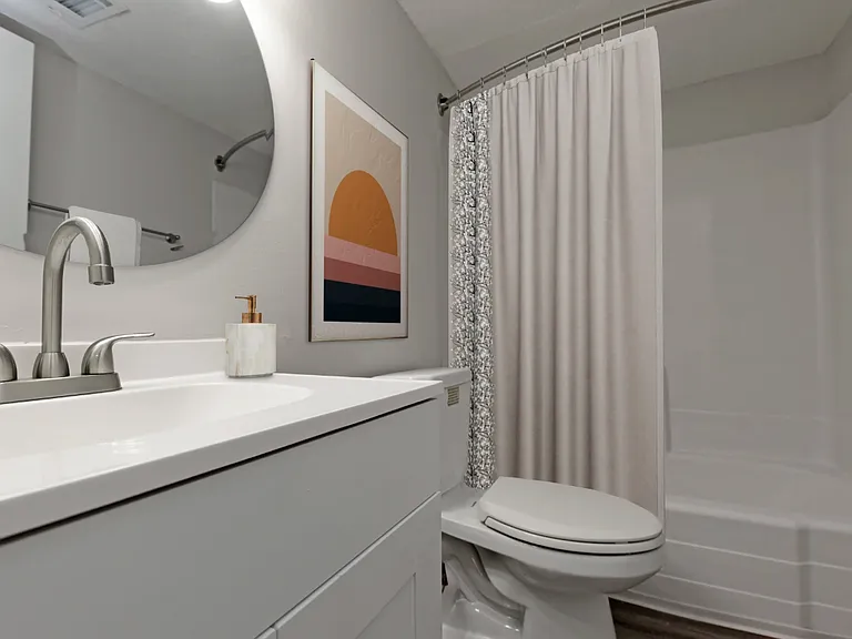 Cedarwood Apartments — Photo 4