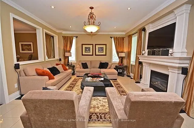 2271 Lyndhurst Dr — Photo 5