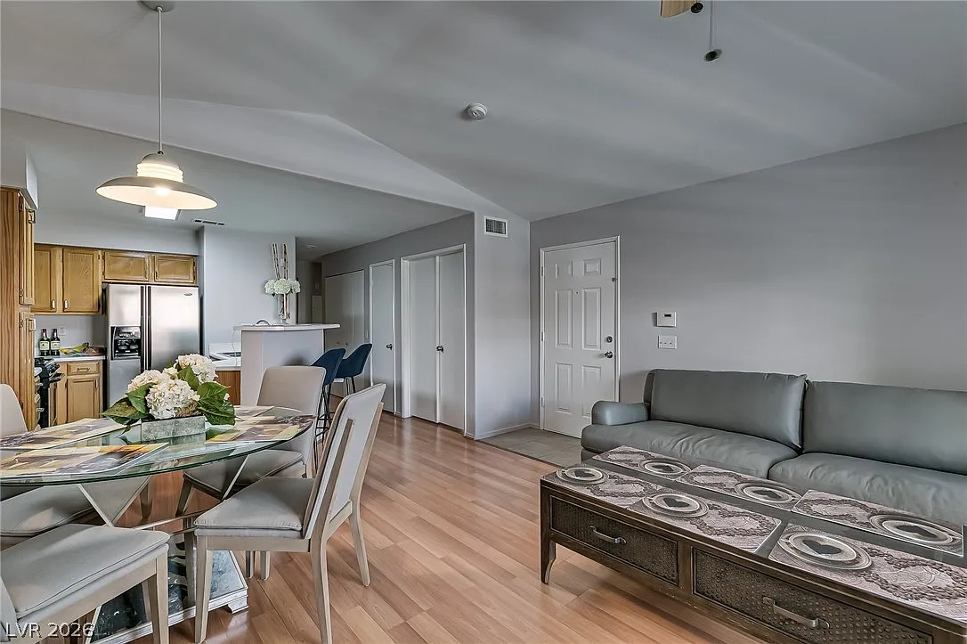 2 bed, 2.0 bath, 1006 sqft, $1,699 — Photo 3