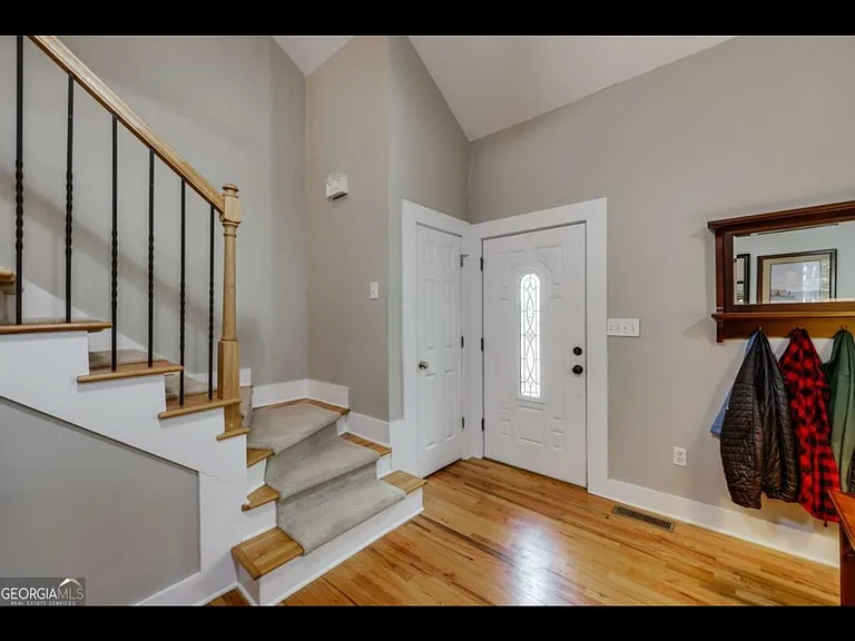 90 Hart Ave — Photo 4