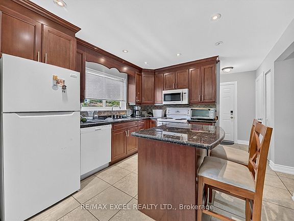 5th image of 26 Lighthall Cres