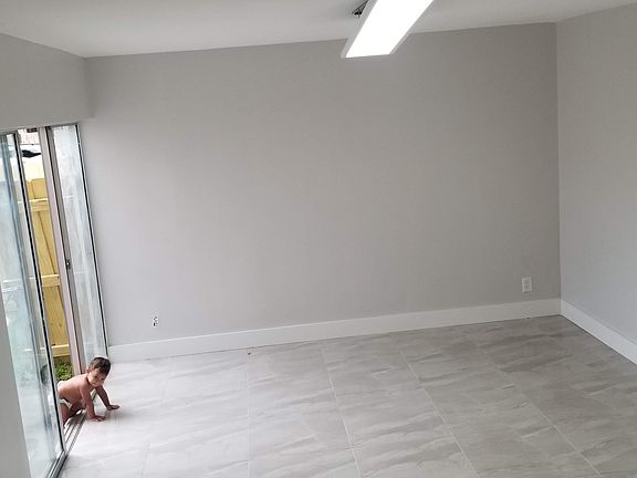 3rd image of 5913 Lincoln St #5915