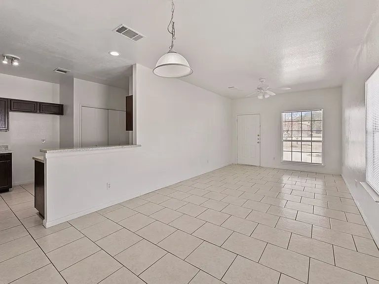 2302 S Bagdad Rd — Photo 10
