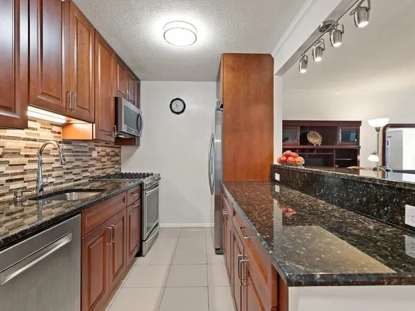 2 Hawthorne Pl APT 9H, Boston, MA 02114