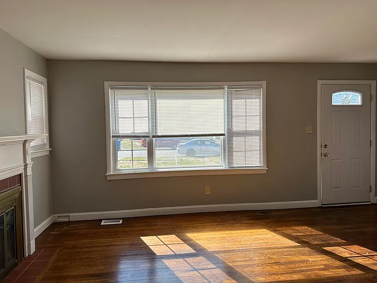 635 Longview Dr — Photo 3