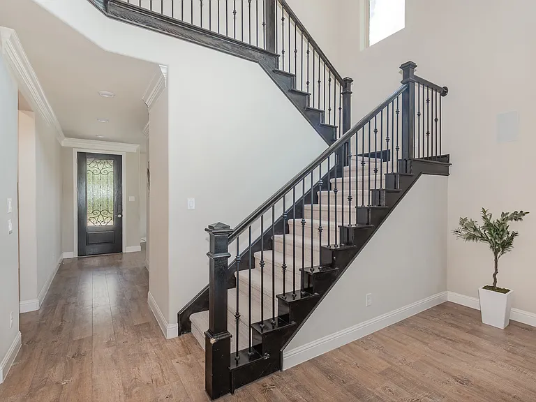 7709 Rota Dr — Photo 2
