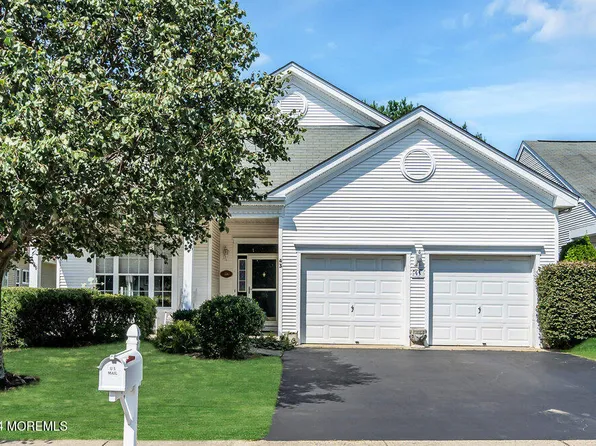 43 Greensprings Drive, Lakewood, NJ 08701