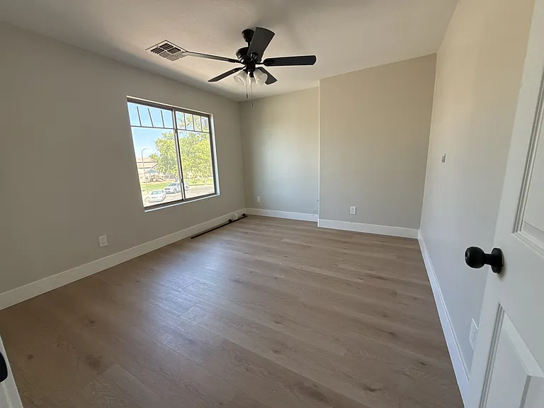 4549 N 111th Dr — Photo 11