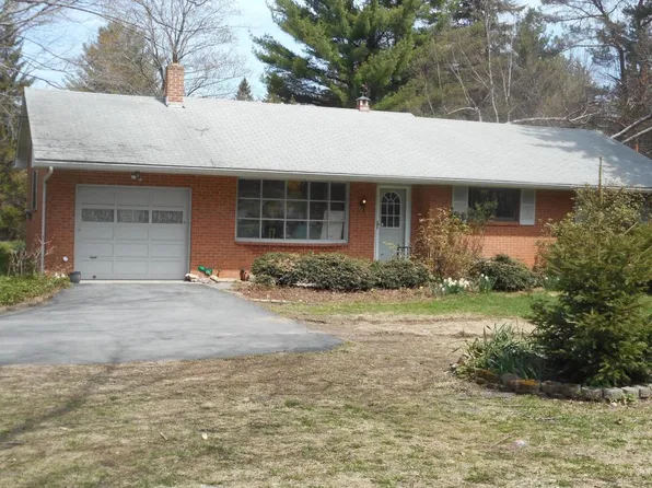 106 Bowman Rd, Mount Pocono, PA 18344