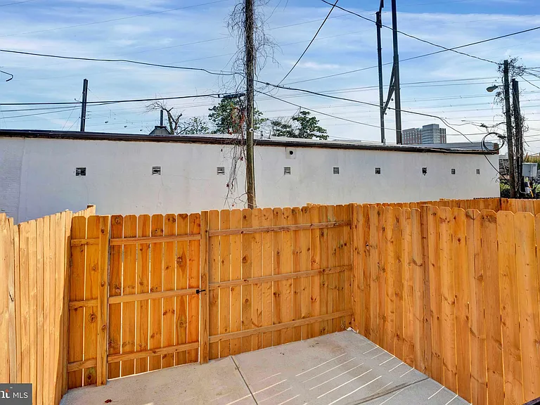 2117 E Chase St — Photo 19