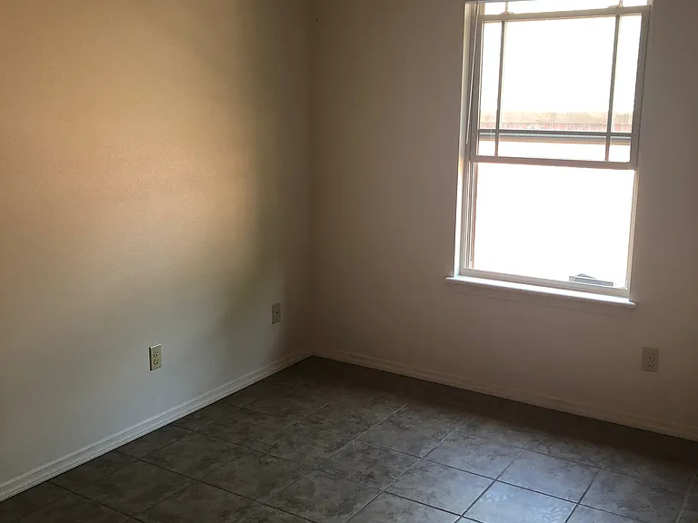 214 Ashley Dr — Photo 6