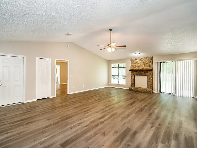 6267 Island Forest Dr — Photo 3