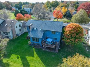 973 Duvall Dr, Woodstock, IL 60098