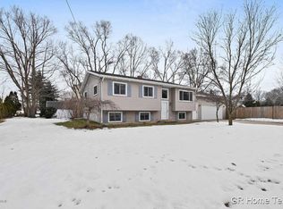 8256 Courtland Dr NE, Rockford, MI 49341