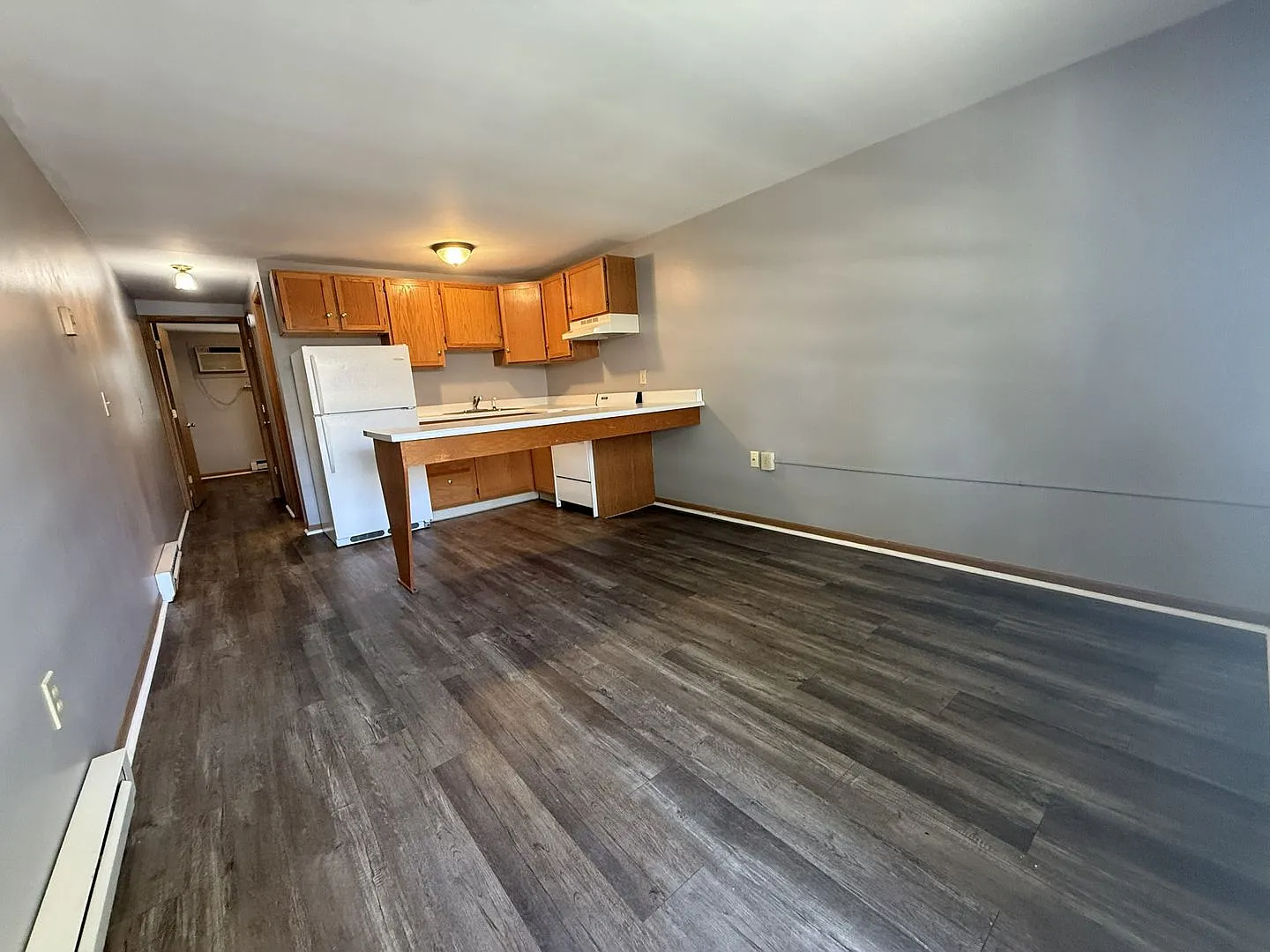 Campus View - Pet Friendly 1 Bedrooms with On-Site Laundry between Wabash College & Downtown — Photo 2