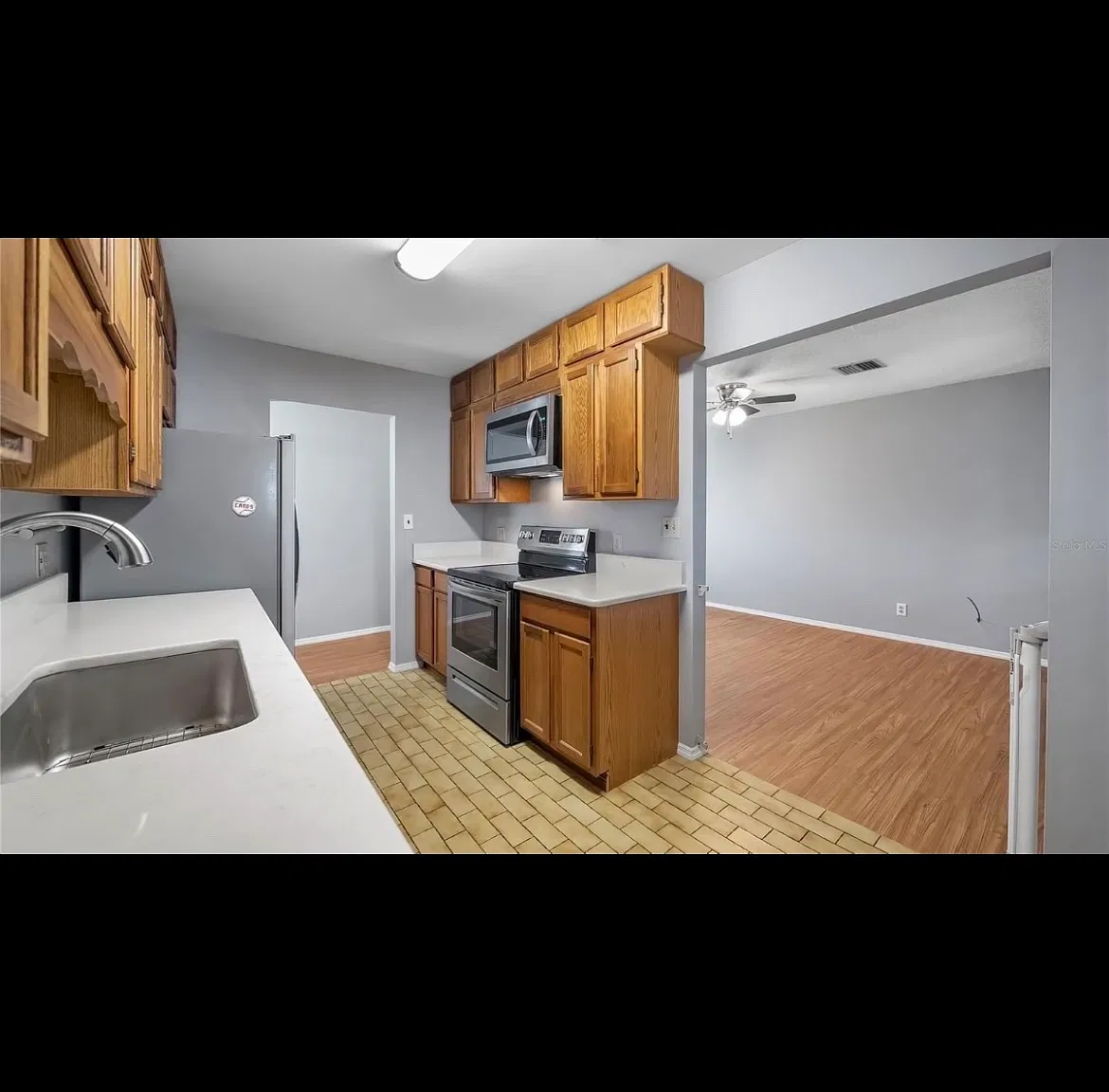 2 bed, 1093 sqft, $1,895 — Photo 3