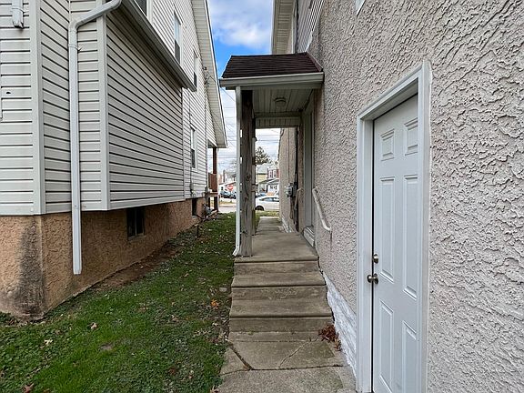 Side entrance to apartment