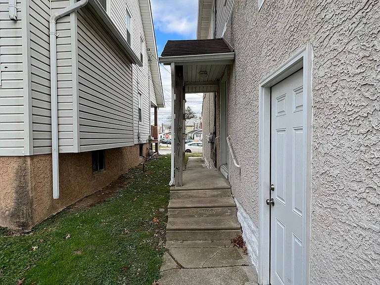 Side entrance to apartment