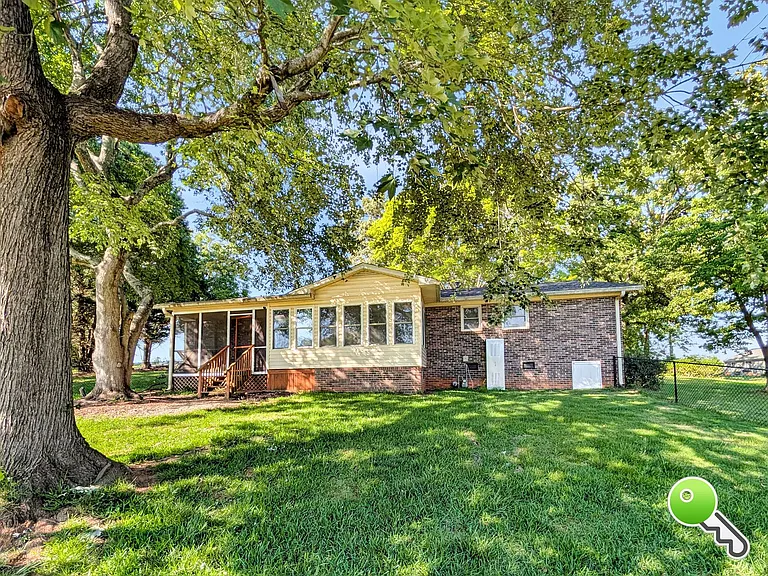400 Burns Rd — Photo 18