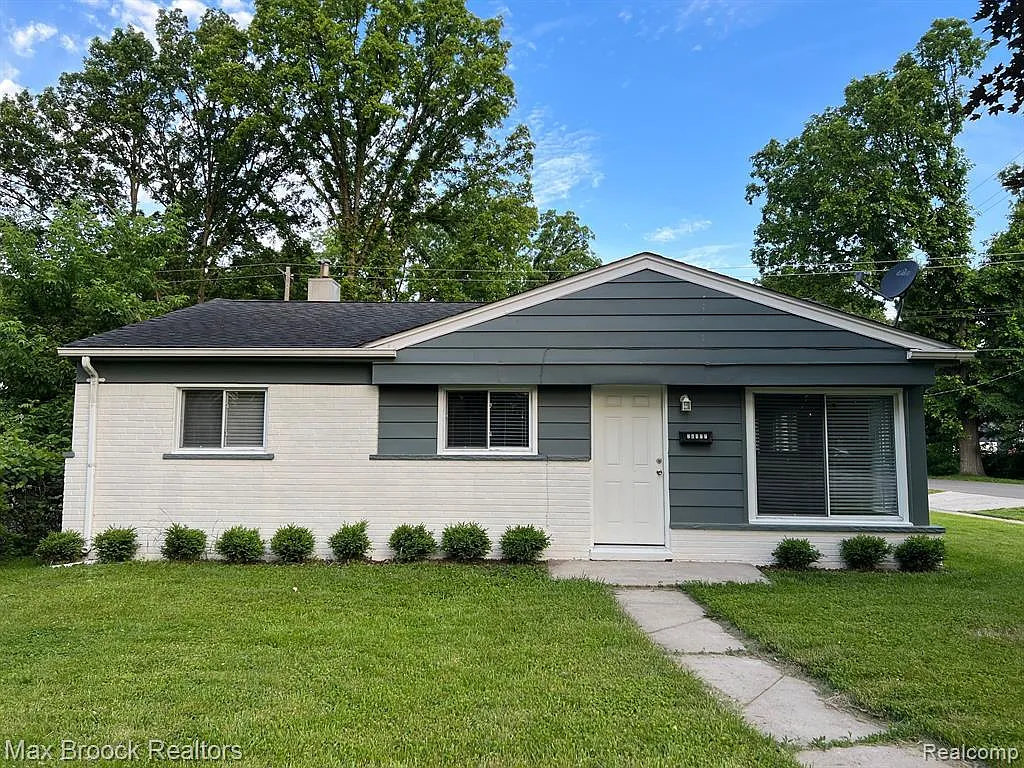3 bed, 1.0 bath, 1137 sqft, $1,800 — Photo 1