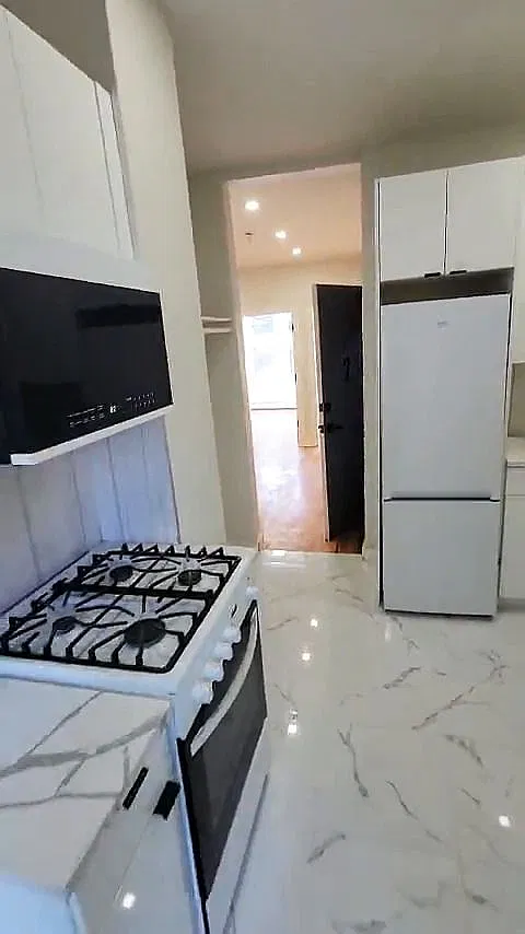 3 bed, 1100 sqft, $2,450 — Photo 1