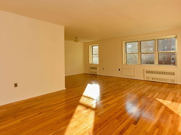 1 Balint Dr Yonkers NY 10710-large-001-LivingDining Room-1500x840-72dpi