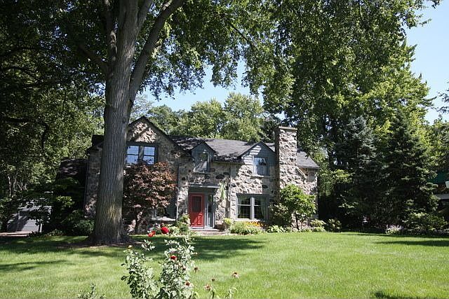 1st image of 44 Lakeview Dr SE