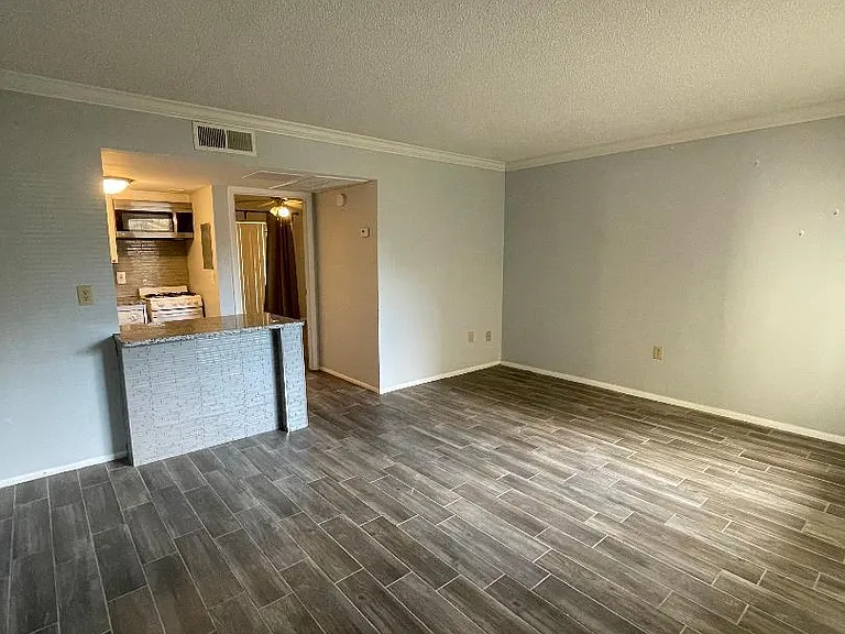 145 Oyster Bay Cir #150 — Photo 3